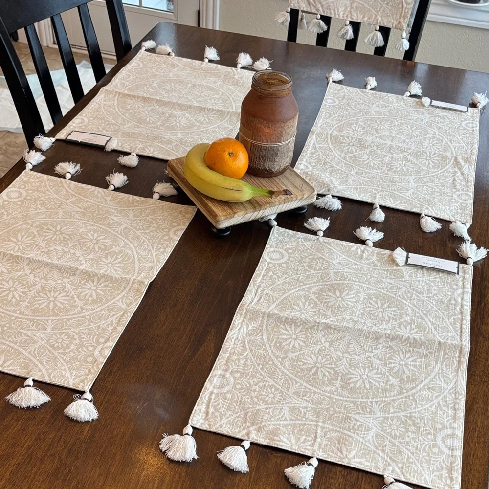 NEW! 6 Threshold Quality & Design Beige & White Placemats‎ W/Tassels